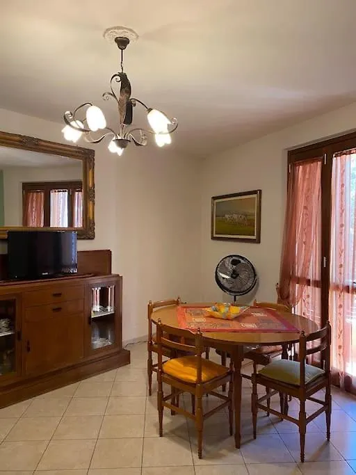 Casa Vacanze Trilocale Con Grande Terrazza Veranda Вентурина Италия